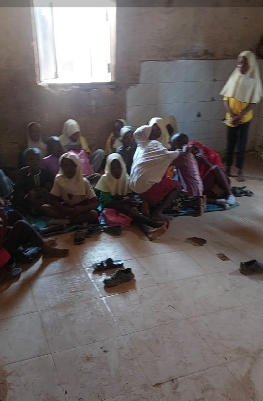 Children sitting on floor before EFSTA Foundation intervention